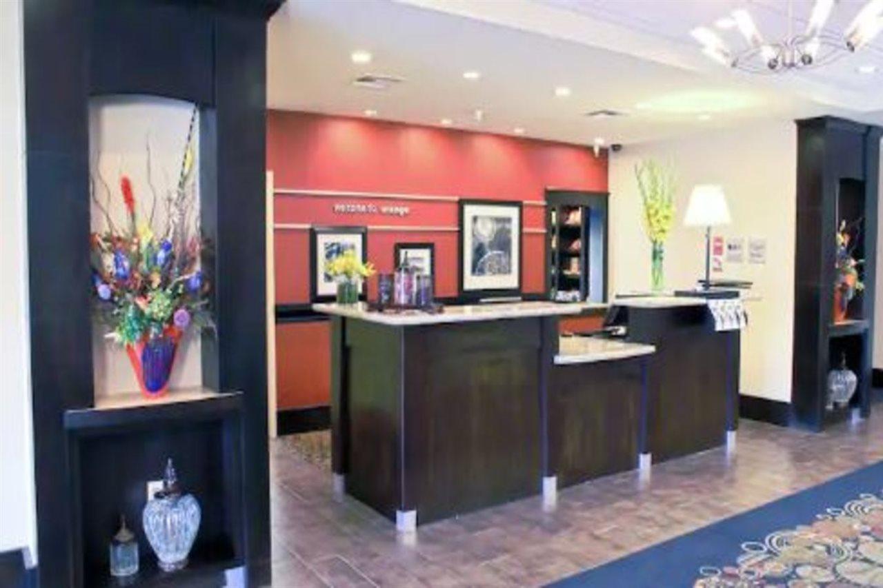 Hampton Inn Orange Exterior photo
