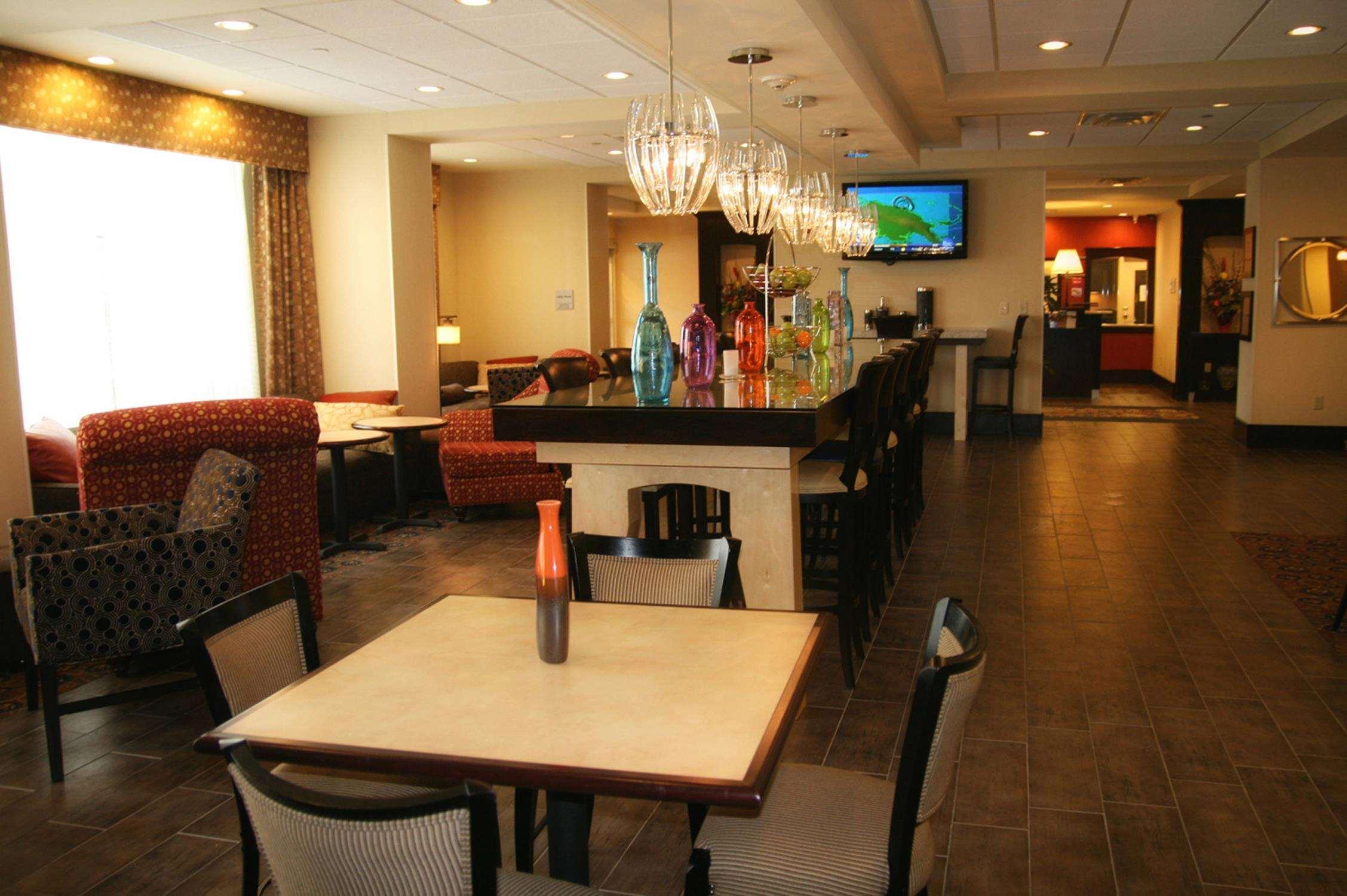 Hampton Inn Orange Restaurant photo