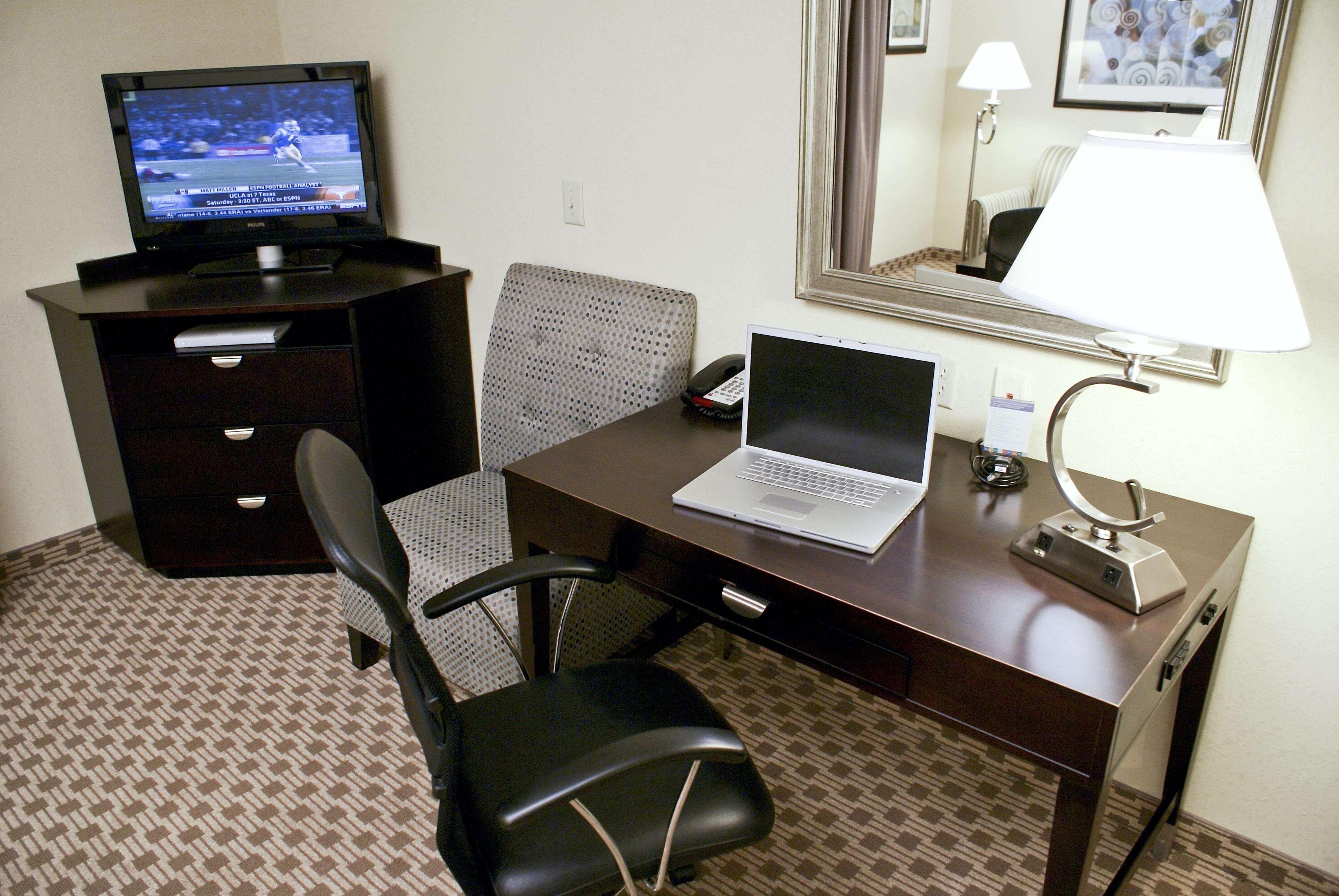 Hampton Inn Orange Room photo
